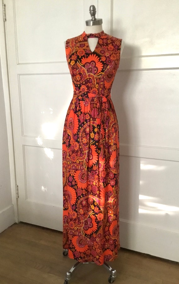 1960s-70s Paisley Maxi with Keyhole Neckline - image 2