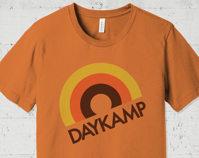 Daykamp 70s Rainbow logo tee