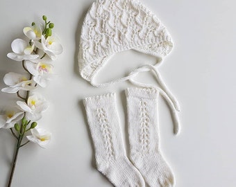 Gorro blanco de encaje de punto con calcetines, LISTO PARA ENVIAR tamaño 3-6 m, Gorro de punto con calcetines para niña, Traje de niña, Gorro recién nacido hasta las rodillas