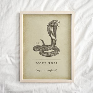 Puede incluir: Lámina artística enmarcada con una ilustración detallada de una cobra en estilo vintage. La impresión incluye el texto "NOPE ROPE" y "(Regretti Spaghetti)" en una fuente serif, sobre un fondo beige.