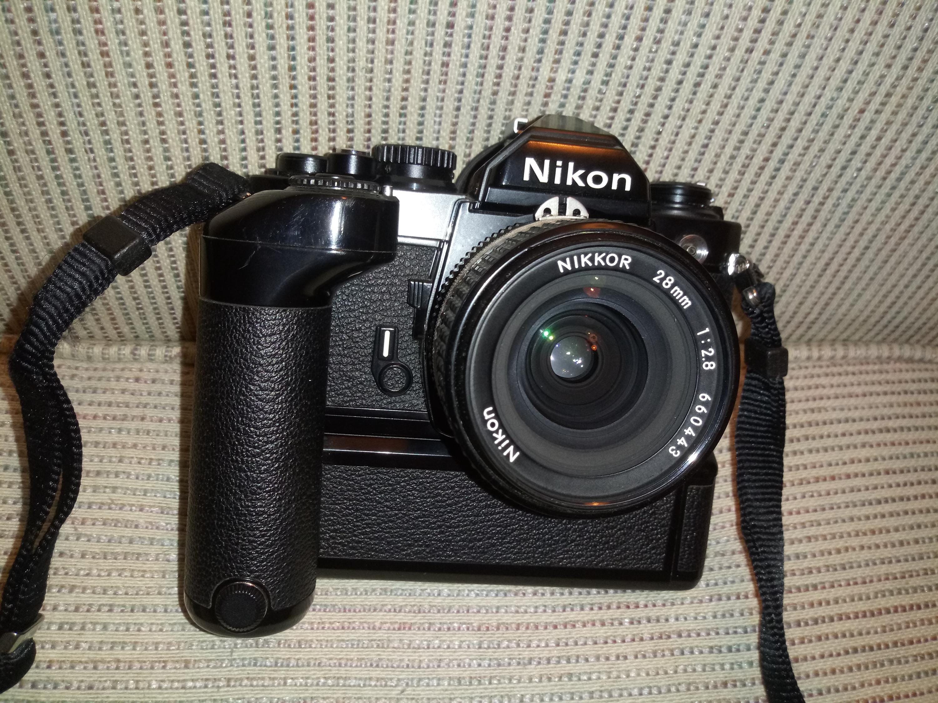 フィルムカメラ Nikon FE2+MD-12+NIKKOR 28mm 1:2.8 Nikon FE2+MD-12+NIKKOR 28mm 1:2.8