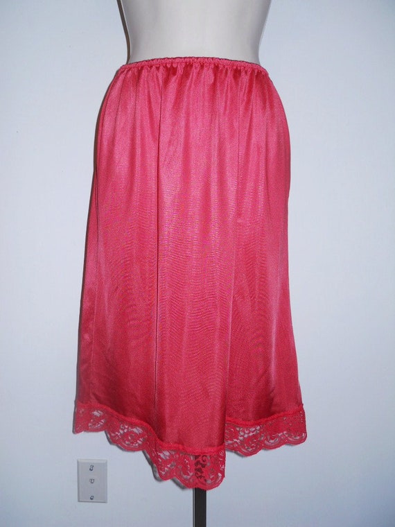 Vintage 1970's Red Kasara Half Slip ~ Petticoat ~… - image 1