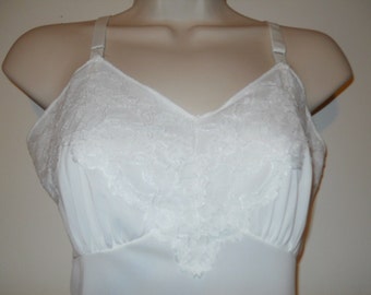 Vintage Dorsay  1960's Gold Label White Full Slip ~Bridal White Nylon Slip ~ Appliqued Lace Slip ~ Lavish Lace Slip ~ Vintage White Slip~ 32