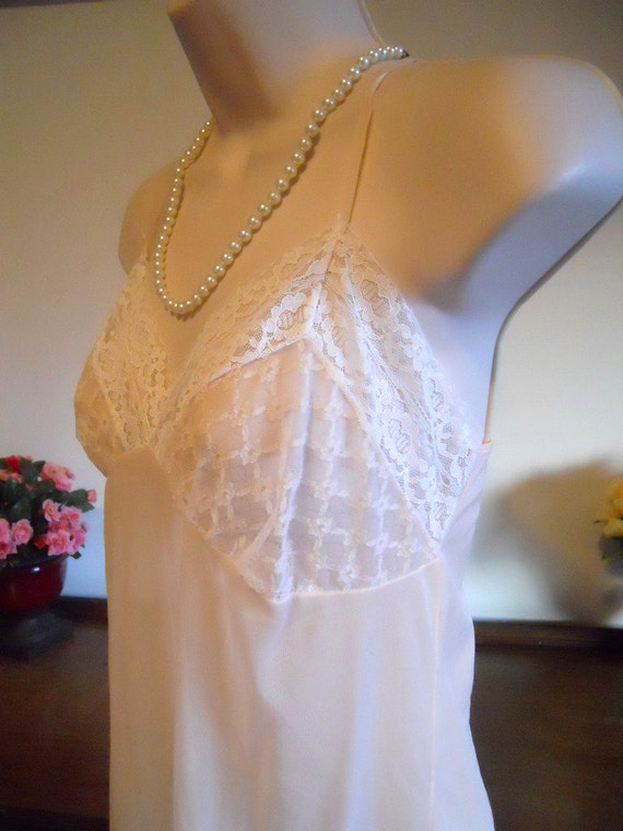 Vintage Fancy Petal Pink 7" Lacy Hem Slip ~ Vinta… - image 2