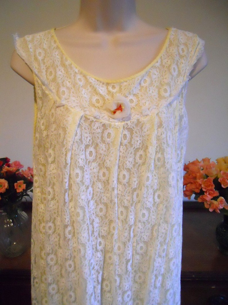 Vintage 1950/'s Lacy Nightgown ~ 1950/'s Bridal Gown ~ Elegant ~ Romantic ~ All Lace Over Chiffon ~ VLV ~ Lolita ~ Size Medium