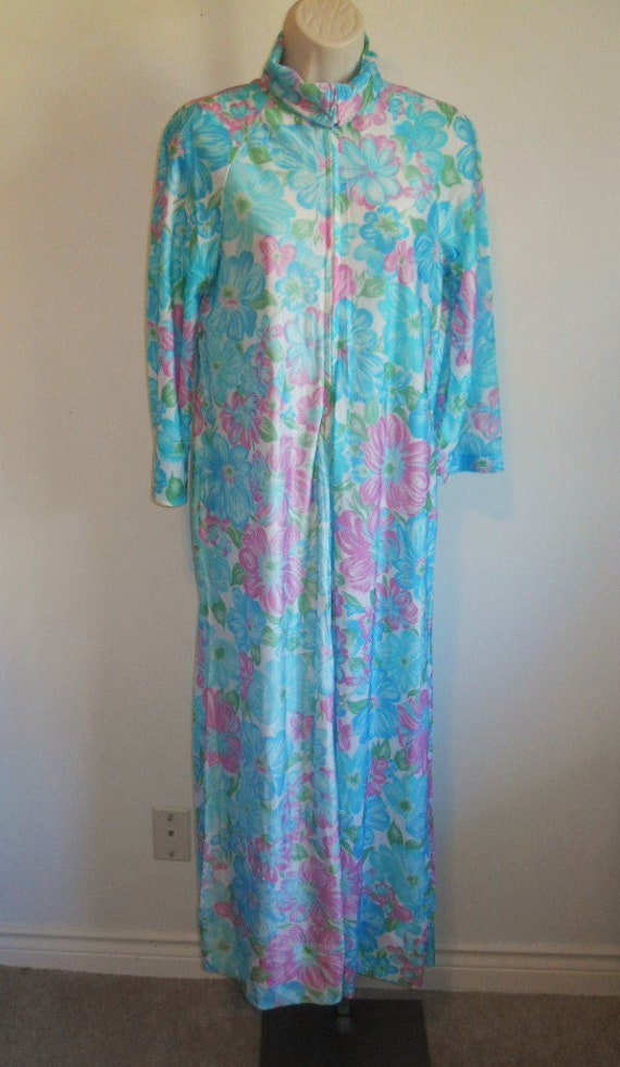 Vintage 1970's Floral Housecoat ~ Dressing Robe ~