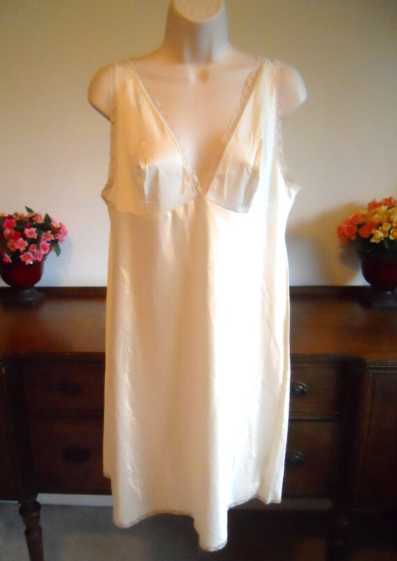 Vintage Kayser Full Slip Chemise Ivory RUSTLE Slip… Gem