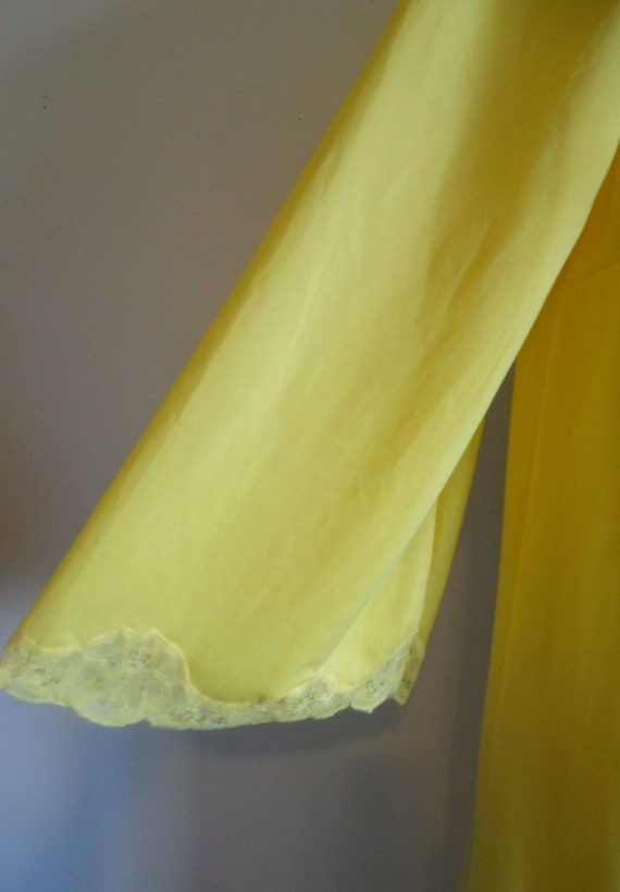 Vintage Lacy Yellow Peignoir Set ~ 1970's Corolle… - image 8