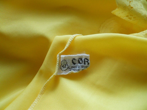 Vintage Lacy Yellow Peignoir Set ~ 1970's Corolle… - image 9