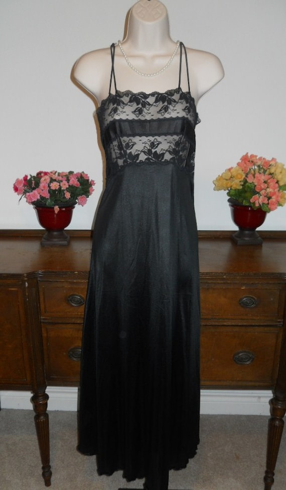 Vintage Black Nightgown ~ 1970's Van Raalte Long