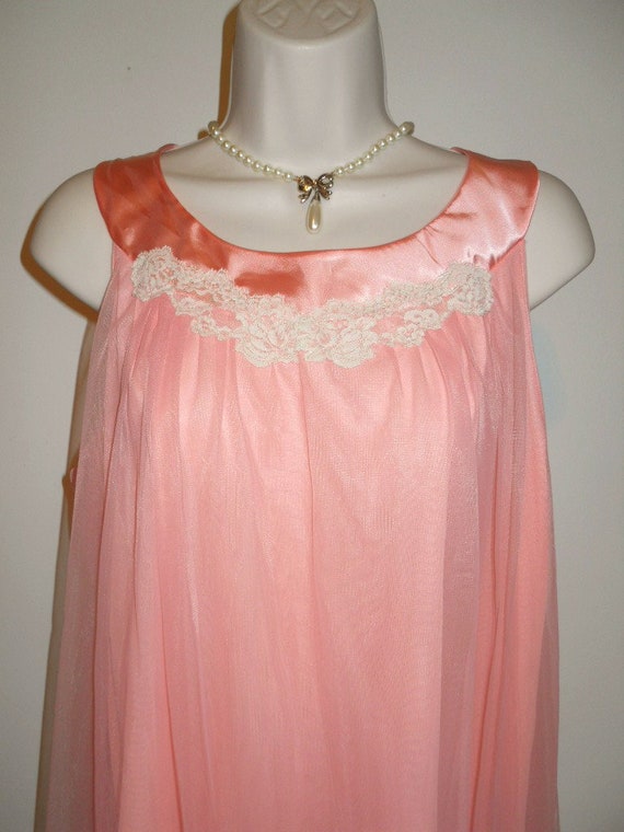 Rare Vintage 1960's Coral Pink Baby Doll Nightgow… - image 3