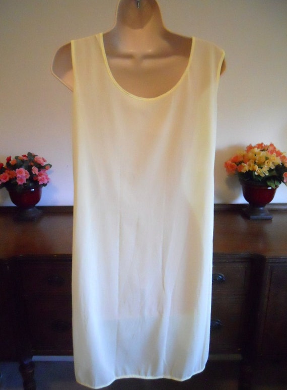 Vintage Yellow Lacy Nightgown ~ Mid Length Yellow… - image 4