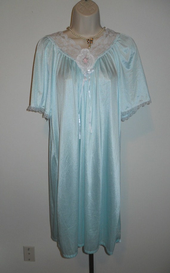 Vintage Feminine Mint Green Nightgown ~ 1980's Sil