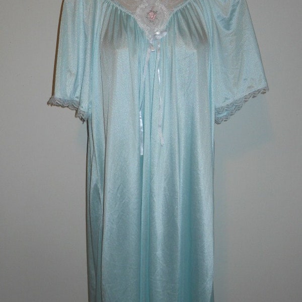 Vintage Feminine Mint Green Nightgown ~ 1980's Silky Green Lacy Nightgown ~ Green Nightgown ~ Lacy Nightgown ~ Size 10