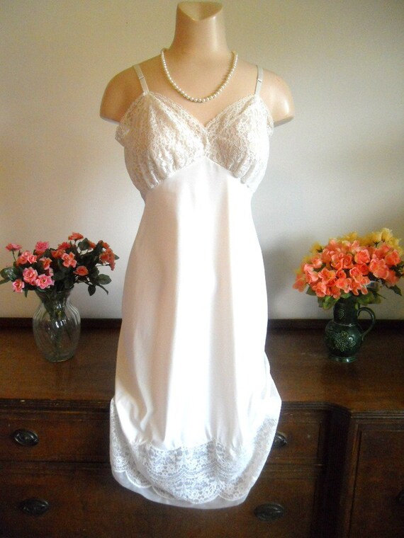 Vintage 1960's Van Raalte Suavette Slip ~ White F
