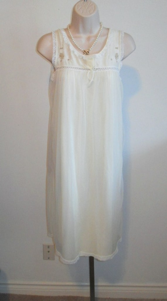 Vintage Vanity Fair Nightgown~ 1950's Soft Yellow