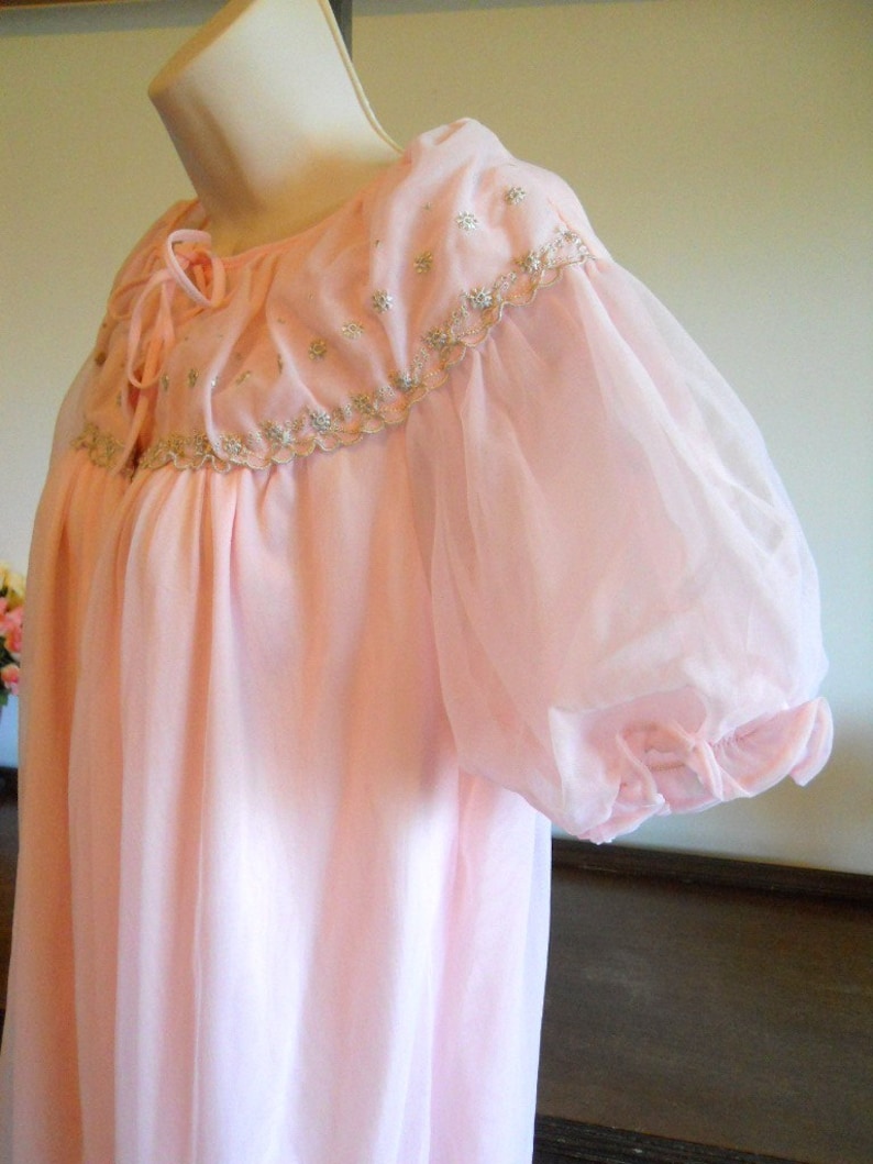 Vintage 1960/'s Pink Peignoir ~ Vintage Pink Negligee ~ Pink Double Nylon Chiffon ~ Puff Sleeves ~ Embroidered Nightgown ~ Pink Nightgown