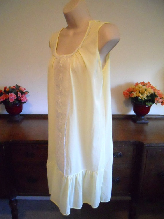Vintage Yellow Lacy Nightgown ~ Mid Length Yellow… - image 1