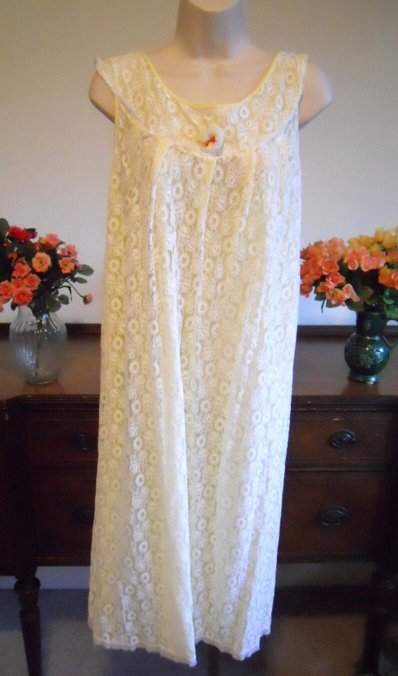 Vintage 1950/'s Lacy Nightgown ~ 1950/'s Bridal Gown ~ Elegant ~ Romantic ~ All Lace Over Chiffon ~ VLV ~ Lolita ~ Size Medium