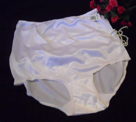 Vintage Vanity Fair White Panties~ 1980's Antron 1