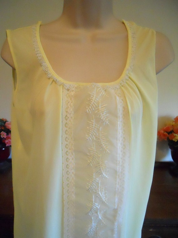 Vintage Yellow Lacy Nightgown ~ Mid Length Yellow… - image 3