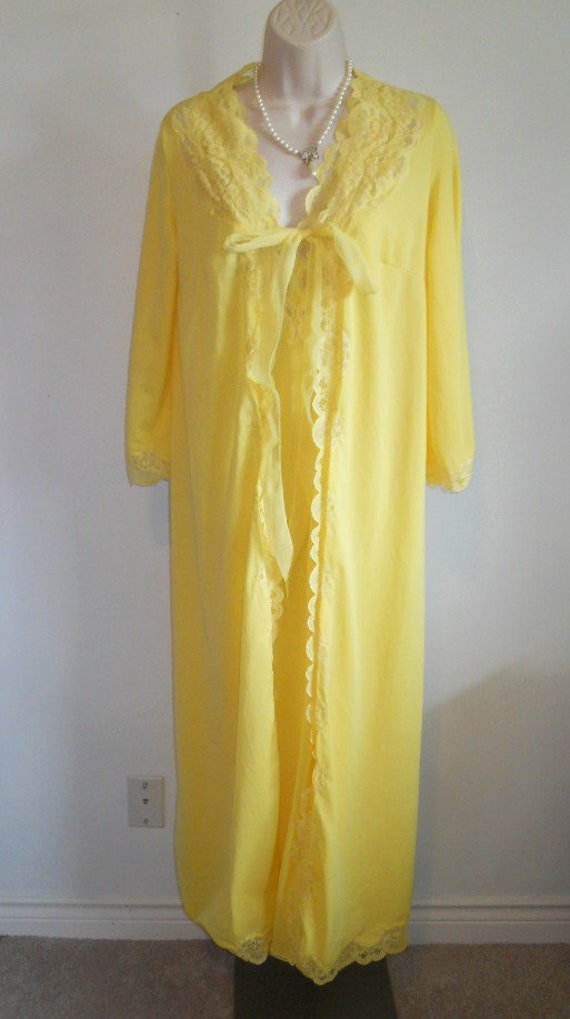 Vintage Lacy Yellow Peignoir Set ~ 1970's Corolle… - image 2