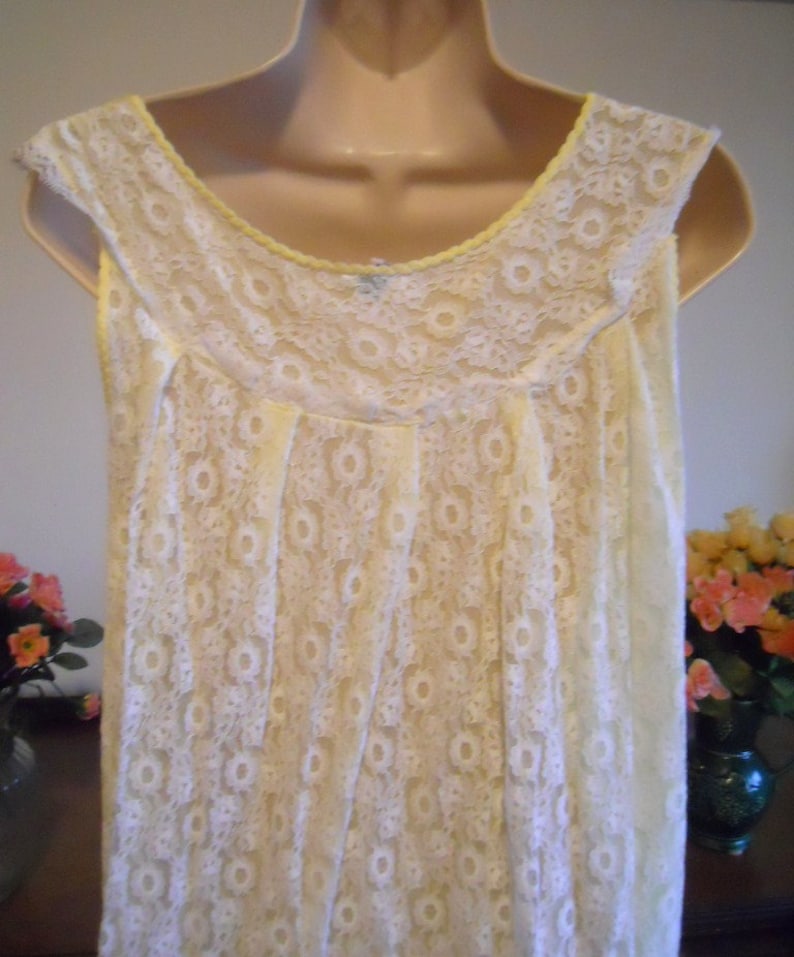 Vintage 1950/'s Lacy Nightgown ~ 1950/'s Bridal Gown ~ Elegant ~ Romantic ~ All Lace Over Chiffon ~ VLV ~ Lolita ~ Size Medium