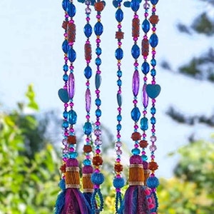 Carillón de viento con cuentas, cascabeles de latón y borlas de tela - Decoración Boho