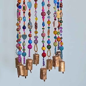 Atrapasueños de cuentas con cascabeles de latón: Móvil de decoración bohemia para el hogar