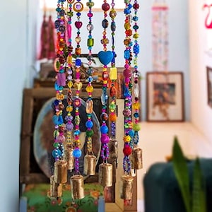 Atrapasol con cuentas: carillón de viento bohemio con campanas de latón
