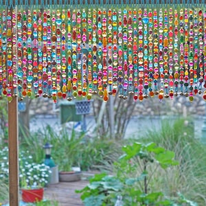 Bunte Perlen Volant: Boho Sun Catcher mit Messing Glöckchen