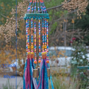 Windspiel mit Messingglocken und Stoffquasten