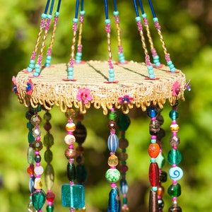 Decoración de dopamina, móvil de cuentas bohemio colorido con campanas de latón (hecho a pedido)