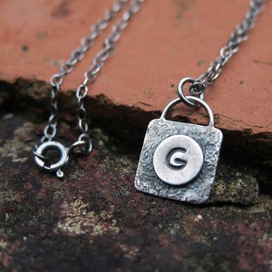 Regalo personalizado • Collar de monograma de plata • Collar inicial de plata de ley hecho a mano
