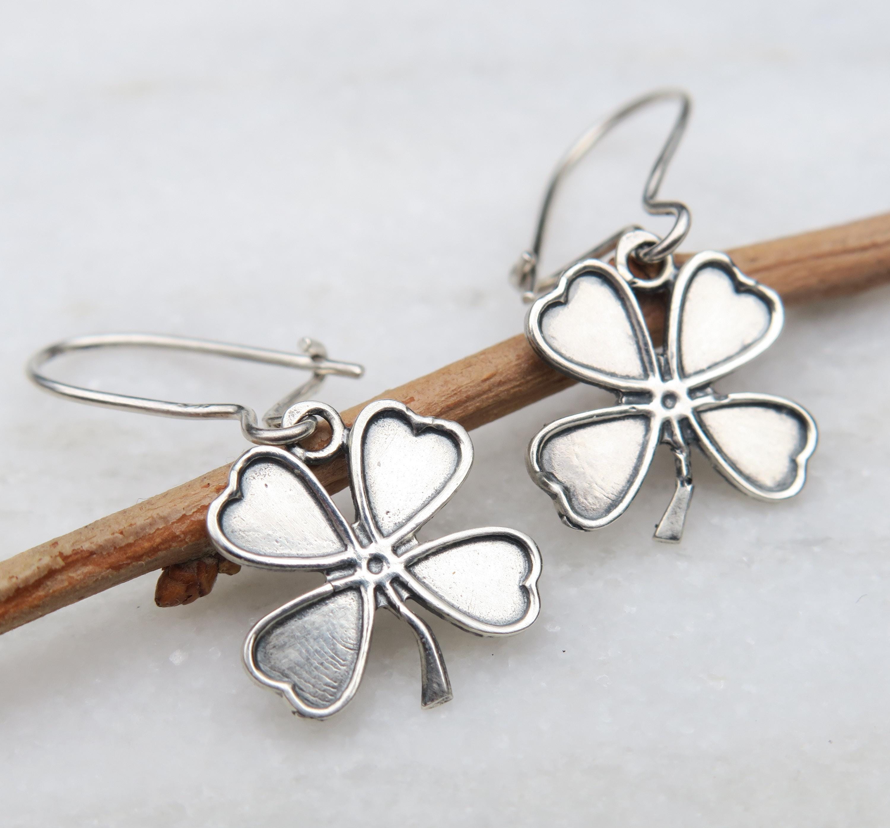 Silverly Orecchini a Bottone Portafortuna in Argento Sterling a Forma di Quadrifoglio per Donna | Semplici Orecchini Portafortuna in Argento 925 | Gioielli Irish Shamrock