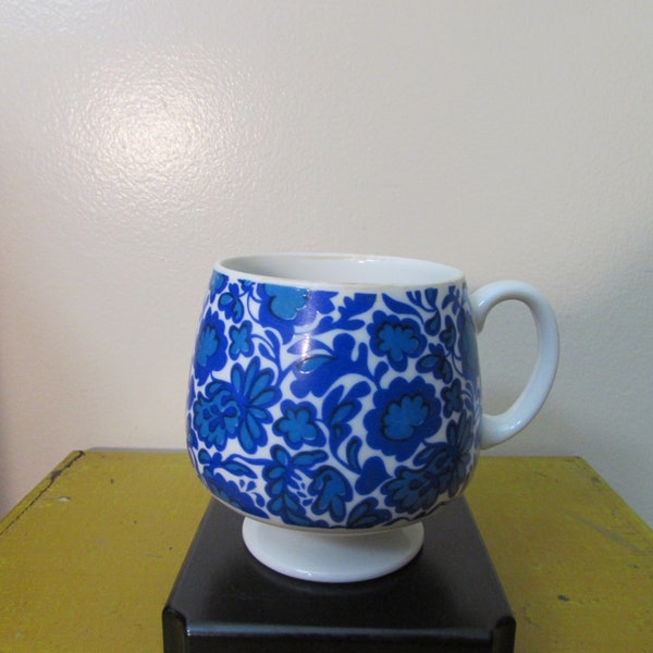 Porcelain Coffee/Tea Mug, SCREAMING 1970's!, Blue on White, Japan