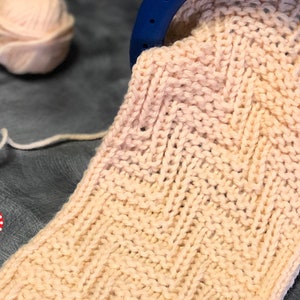 Loom Knitting Stitch PATTERNS : Chevron Zig Zag Diagonal Stitch |  Flat and in the Round with Video Tutorial by LoomaHat