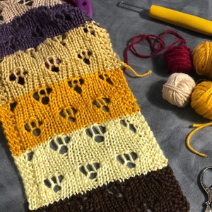 Loom Knitting STITCH PATTERNS : The Paw Print Stitch Pattern Flat and in the Round with Video Tutorial  | LoomaHat