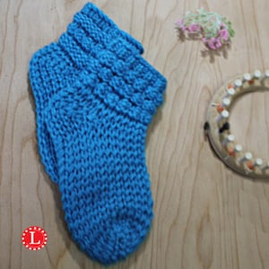 Loom Knitting Pattern Slipper Socks with Bubbles Project on a 24 peg Round Loom with Step by Step Video Tutorial by Loomahat