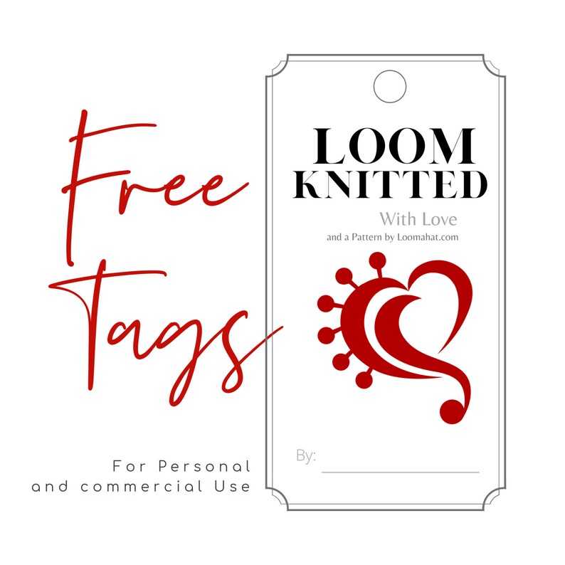 Puede incluir: Una etiqueta blanca con texto negro que dice "LOOM KNITTED" y "With Love and a Pattern by Loomahat.com". Un coraz&oacute;n rojo con un dise&ntilde;o de sol estilizado est&aacute; debajo del texto. La etiqueta tambi&eacute;n dice "Free Tags For Personal and commercial Use" y "By:" con una l&iacute;nea en blanco para una firma.