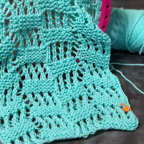 Loom Knitting for Beginners [5 Quick and Easy Tutorials]