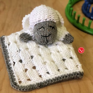 Modèles de tricot à tisser Lovey Blanket Sheep Lamb Toys Doll Amigurumi Tiny Dolls Pattern Comprend un didacticiel vidéo | par Loomahat