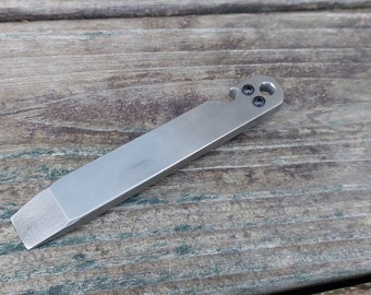 Husky Plain Titanium Pry Bar - Polished