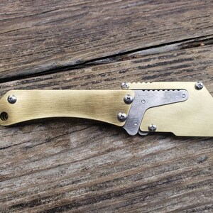 Allzweckmesser Messingwaagen feststehende Klinge Rasiermesser Einzigartiger benutzerdefinierter Edelstahlgriff mit Gürtelclipscheide EDC Geschenk