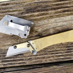 Allzweckmesser Messingwaagen feststehende Klinge Rasiermesser Einzigartiger benutzerdefinierter Edelstahlgriff mit Gürtelclipscheide EDC Geschenk