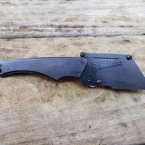 Universeel mes Black Oxide vast scheermes Uniek aangepast roestvrijstalen handvat met meegeleverde riemclip schede EDC-cadeau