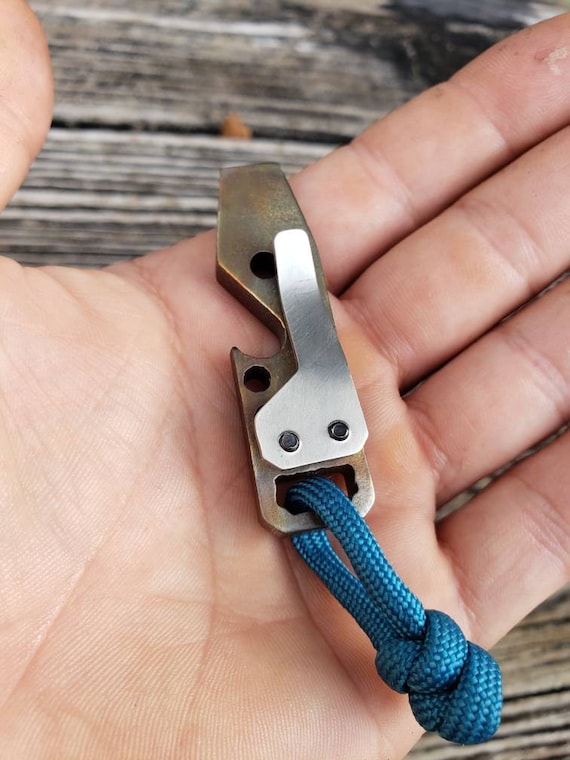 Micro outlet pry bar