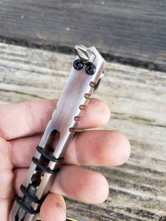 This tiny multi-tool has a pry bar, box cutter, and more - The Gadgeteer