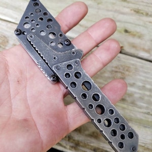 Allzweckmesser Black Oxide Weathered Rasiermesser mit fester Klinge Einzigartiger benutzerdefinierter Edelstahlgriff mit inbegriffener Gürtelclipscheide EDC Geschenk