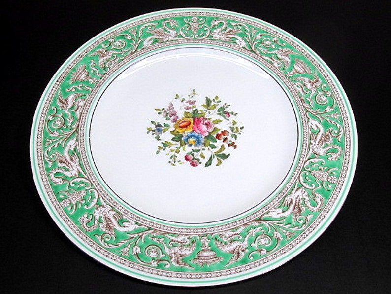 16 3//8/" Oval Serving Platter Medium W331 Xmas and beyond Lenox China PINE Cone
